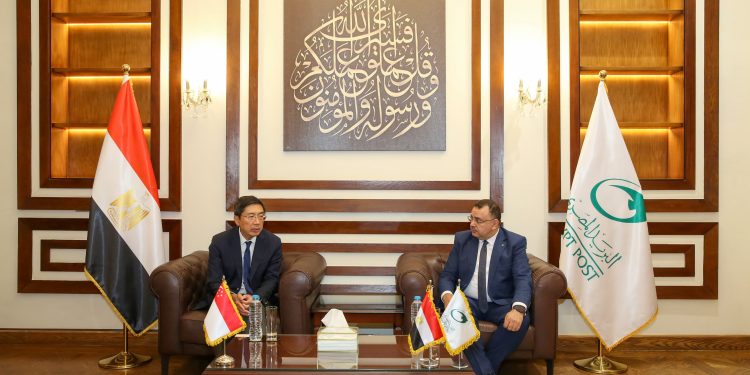 "رئيس البريد المصري"يستقبل سفير سنغافورة لدى القاهرة 1 “رئيس البريد المصري”يستقبل سفير سنغافورة لدى القاهرة