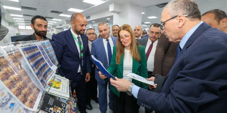 “رئيس الهيئة القومية للبريد”.. تفتتح مركز الطباعة الرقمية الجديد.. بـ(مطابع البريد)