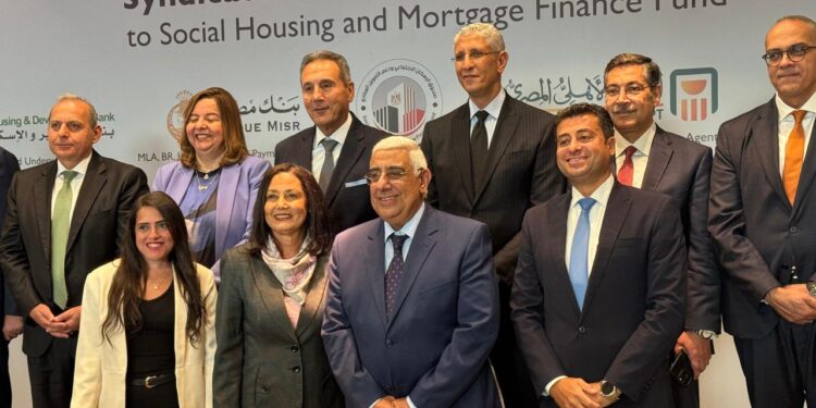 المصرف المتحد بمشاركة البنك الأهلي المصري وبنك مصر وثمانية بنوك يساهم في تمويل صندوق الإسكان الاجتماعي