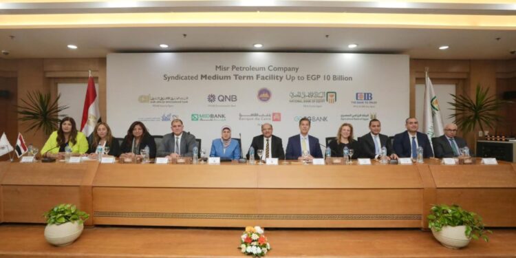بـ 10 مليار جنيه، تمويل مشترك من البنك التجاري الدولي مصر بالتعاون مع البنك الأهلي وسبعة بنوك لصالح مصر للبترول