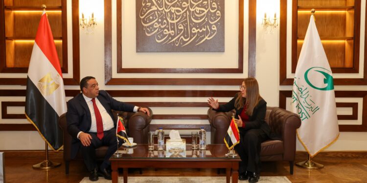 “رئيس البريد المصري” تستقبل “رئيس البريد الأردني”.. بهدف تعزيز سبل التعاون المشترك