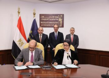 وزير الاتصالات والرئيس التنفيذي لبنك مصر يشهدان توقيع بروتوكول تعاون بين معهد تكنولوجيا المعلومات وبنك مصر