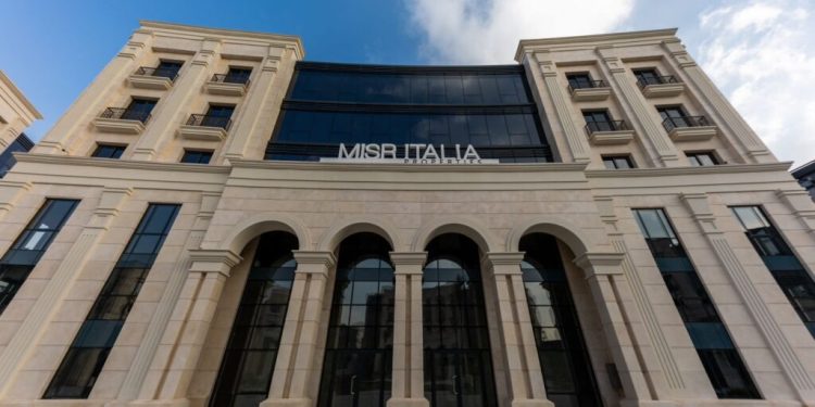 مفاجأة للمواطنين.. زحام كبير من العملاء للشراء والتعاقد بشركة مصر إيطاليا (صور)