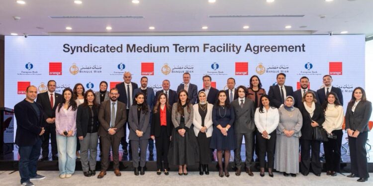 بنك مصر والبنك الأوروبى لإعادة الإعمار والتنمية EBRD يمنحان مناصفة تمويلا مشتركا لصالح شركة أورنج مصر للاتصالات بقيمة نحو 80 مليون دولار 1 بنك مصر والبنك الأوروبى لإعادة الإعمار والتنمية EBRD يمنحان مناصفة تمويلا مشتركا لصالح شركة أورنج مصر للاتصالات بقيمة نحو 80 مليون دولار