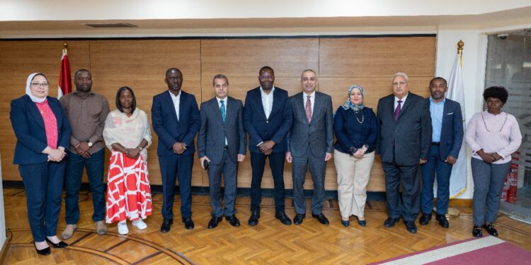 رئيس البنك الزراعي المصري يستقبل وفداً من جمهورية أنجولا للاستفادة من خبرات البنك في التمويل الزراعي 1 رئيس البنك الزراعي المصري يستقبل وفداً من جمهورية أنجولا للاستفادة من خبرات البنك في التمويل الزراعي