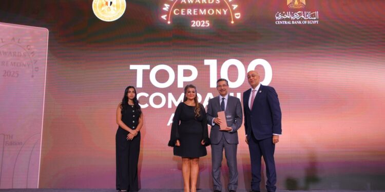 بنك التعمير والإسكان يُكرم ضمن أفضل 100 مؤسسة أداءً بالبورصة المصرية لعام 2024