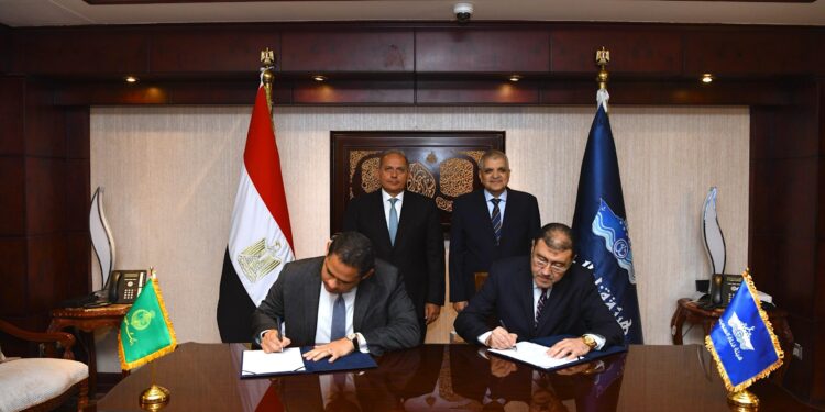 الفريق أسامة ربيع يشهد توقيع بروتوكول بين هيئة قناة السويس وبنك مصر للتعاون المشترك في مشروعات التطوير العقاري