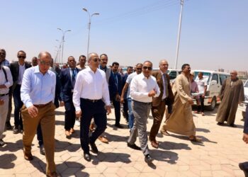 رئيس البنك الزراعي المصري ومحافظ المنيا يوقعان بروتوكول تعاون لتمويل المنتفعين بأراضي أملاك الدولة ويشهدان تسليم 130 سيارة ميكروباص لتوفير خدمة نقل آمنه لمواطني المحافظة