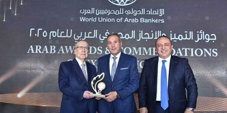 تكريم دولي جديد.. البنك الأهلي المصري يتصدر القطاع المصرفي بجائزة أقوى علامة تجارية لعام 2025 (عاجل)