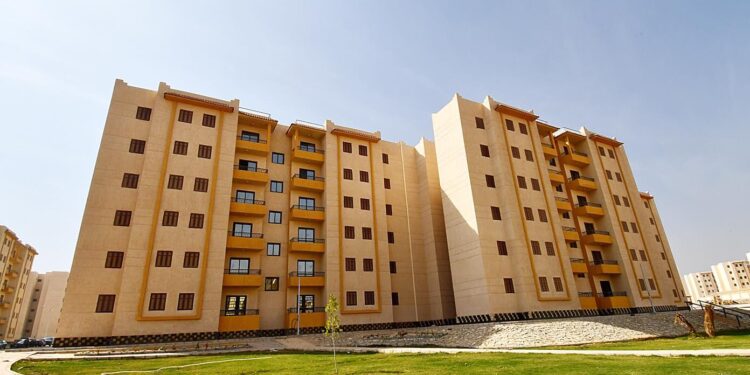 استجابة سريعة.. الإسكان تخفف معاناة الحجز الالكتروني لشقق الإسكان بفيديو مبسط