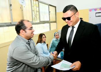 وزير الإسكان يدلي بصوته بانتخابات مجلس الشيوخ .. ويدعو المصريين لممارسة حقوقهم الدستورية