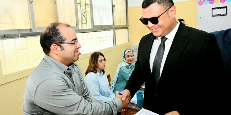 وزير الإسكان يدلي بصوته بانتخابات مجلس الشيوخ .. ويدعو المصريين لممارسة حقوقهم الدستورية 1 وزير الإسكان يدلي بصوته بانتخابات مجلس الشيوخ .. ويدعو المصريين لممارسة حقوقهم الدستورية