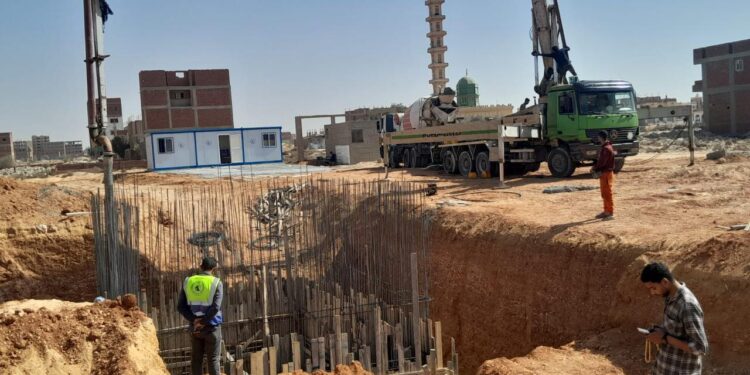 رئيس جهاز الشروق يتفقد أعمال تنفيذ خط المياه الرئيسي وبوستر منطقة الرابية بنسبة تنفيذ 80%