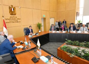 وزير الإسكان يترأس أول اجتماع للجنة متابعة تخصيص الوحدات السكنية لموظفي العاصمة الإدارية الجديدة 1 وزير الإسكان يترأس أول اجتماع للجنة متابعة تخصيص الوحدات السكنية لموظفي العاصمة الإدارية الجديدة