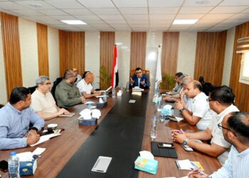 وزير الإسكان يتابع تنفيذ مشروعات الساحل الشمالي الغربي ويؤكد الإسراع في استكمال المرافق والخدمات