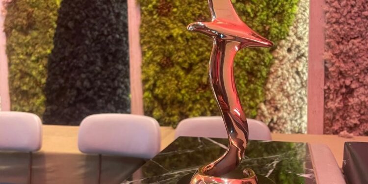 للعام الثالث على التوالي.. «الأهلي المصري» يتصدر الشرق الأوسط بجائزة أفضل مجموعة قانونية في قطاع البنوك والتمويل