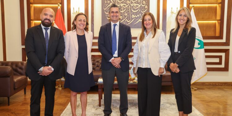 رئيس البريد المصري تلتقي الرئيس الإقليمي لشركة “Visa Inc” لمنطقة وسط وشرق أوروبا والشرق الأوسط وإفريقيا لبحث سبل التعاون