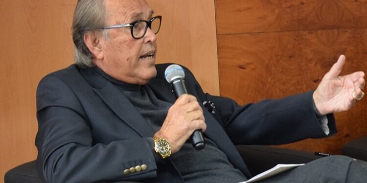 انهيار في أسعار الذهب والفضة.. خبير يكشف الوقت المناسب للشراء