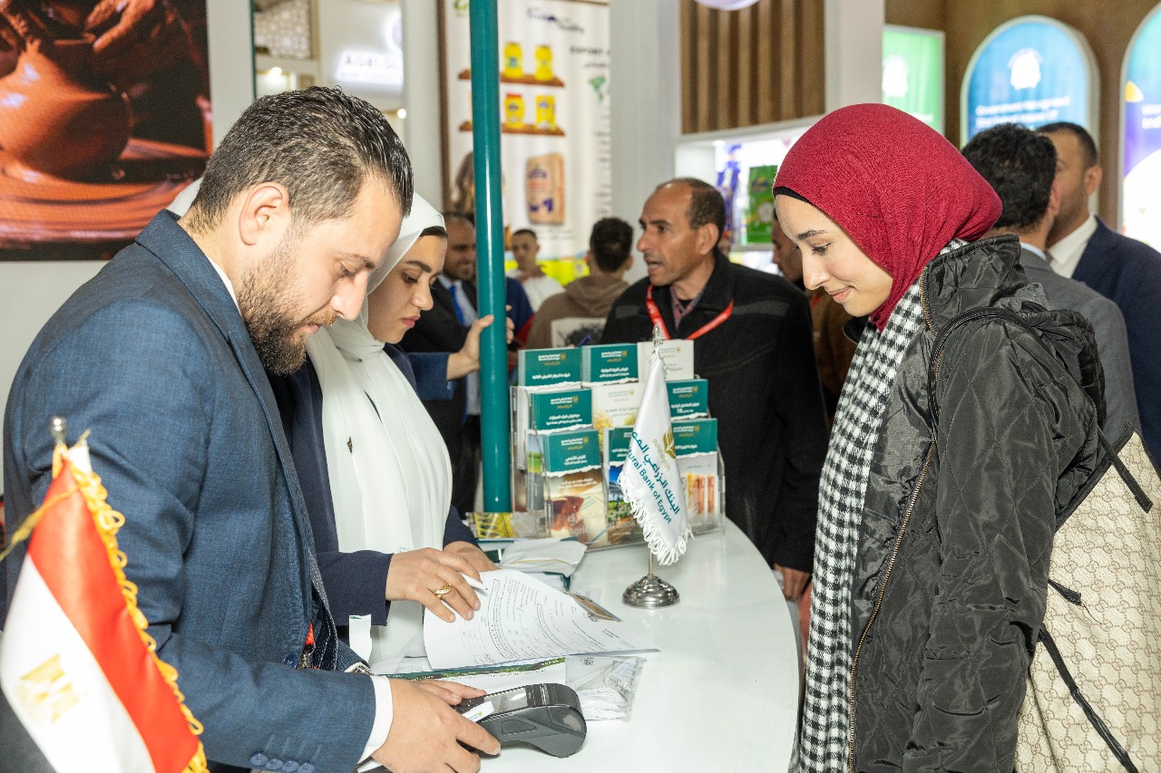 البنك الزراعي المصري يستعرض الفرص التمويلية لشركات التصنيع الزراعي والصناعات الغذائية خلال مشاركته بمعرض فود أفريكا 5 IMG 20251210 WA0042