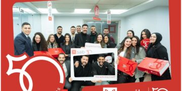 بنك saib يحتفل بمرور 50 عاماً على تأسيسه مع موظفيه